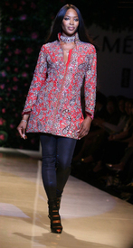 Naomi_Campbell_walks_ramp_at_LFW_08.jpg