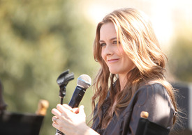 aliciasilverstonelatimesfestivalofbookstikipetercelebritycity004.jpg