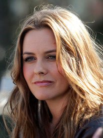 aliciasilverstonelatimesfestivalofbookstikipetercelebritycity014.jpg