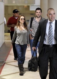 Preppie_AlyssaMilanoarrivingatLAXAirport_April720103.jpg