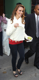 celebrity_paradise.com_Alyssa_Milano_Good_Morning_006.jpg