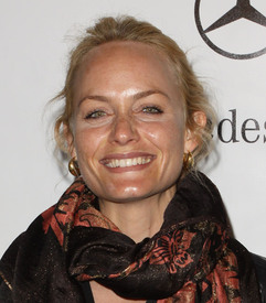 celebrity_paradise.com_TheElder_AmberValletta2010_04_21_LAAntiqueShowBenefitingP.SARTS3.jpg