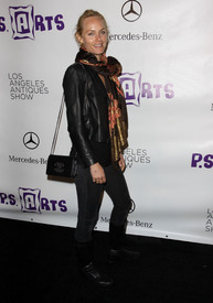 celebrity_paradise.com_TheElder_AmberValletta2010_04_21_LAAntiqueShowBenefitingP.SARTS6.jpg