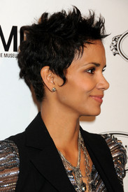 celebrity_paradise.com_TheElder_HalleBerry25010_04_15_TodsBoutiqueOpeninginLA69.jpg