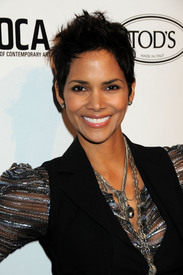 celebrity_paradise.com_TheElder_HalleBerry25010_04_15_TodsBoutiqueOpeninginLA76.jpg
