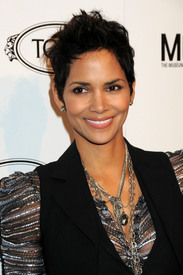 celebrity_paradise.com_TheElder_HalleBerry25010_04_15_TodsBoutiqueOpeninginLA78.jpg