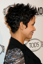 celebrity_paradise.com_TheElder_HalleBerry25010_04_15_TodsBoutiqueOpeninginLA85.jpg