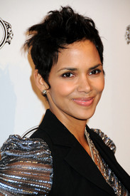 celebrity_paradise.com_TheElder_HalleBerry25010_04_15_TodsBoutiqueOpeninginLA87.jpg