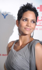 celebrity_paradise.com_TheElder_HalleBerry2010_04_29_DKMS4thAnnualGalainNewYork31.jpg