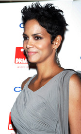 celebrity_paradise.com_TheElder_HalleBerry2010_04_29_DKMS4thAnnualGalainNewYork39.jpg