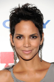 celebrity_paradise.com_TheElder_HalleBerry2010_04_29_DKMS4thAnnualGalainNewYork4.jpg