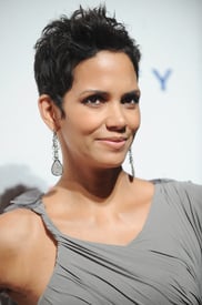 celebrity_paradise.com_TheElder_HalleBerry2010_04_29_DKMS4thAnnualGalainNewYork46.jpg