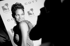 celebrity_paradise.com_TheElder_HalleBerry2010_04_29_DKMS4thAnnualGalainNewYork48.jpg