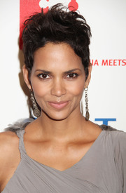 celebrity_paradise.com_TheElder_HalleBerry2010_04_29_DKMS4thAnnualGalainNewYork54.jpg