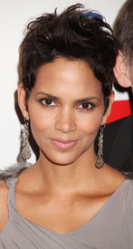 celebrity_paradise.com_TheElder_HalleBerry2010_04_29_DKMS4thAnnualGalainNewYork56.jpg