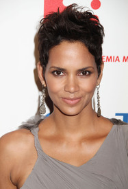 celebrity_paradise.com_TheElder_HalleBerry2010_04_29_DKMS4thAnnualGalainNewYork57.jpg