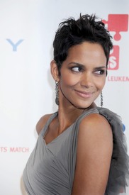 celebrity_paradise.com_TheElder_HalleBerry2010_04_29_DKMS4thAnnualGalainNewYork66.jpg