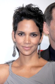 celebrity_paradise.com_TheElder_HalleBerry2010_04_29_DKMS4thAnnualGalainNewYork72.jpg