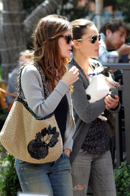 celebrity_paradise.com_TheElder_RachelBilson2010_04_01_OutAndAboutInLosFeliz27.jpg