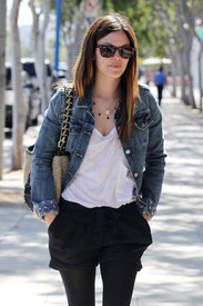 celebrity_paradise.com_TheElder_RachelBilson2010_04_05_LunchesinHollywood10.jpg