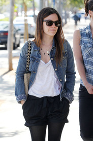 celebrity_paradise.com_TheElder_RachelBilson2010_04_05_LunchesinHollywood12.jpg