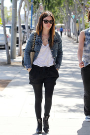 celebrity_paradise.com_TheElder_RachelBilson2010_04_05_LunchesinHollywood13.jpg