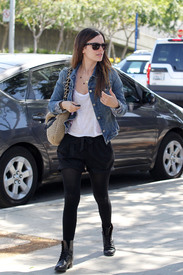 celebrity_paradise.com_TheElder_RachelBilson2010_04_05_LunchesinHollywood8.jpg