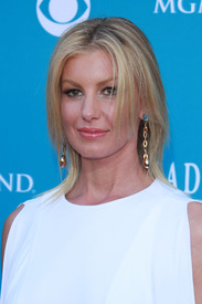 Preppie_FaithHillat45thAnnualACMAwards40.jpg