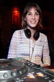 Alexa_Chung_LOFT_Launches_Style_Studio_NYC_04_14_2010_003.jpg