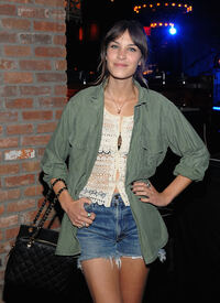 Alexa_Chung_LOFT_Launches_Style_Studio_NYC_04_14_2010_012.jpg