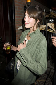 Alexa_Chung_LOFT_Launches_Style_Studio_NYC_04_14_2010_013.jpg