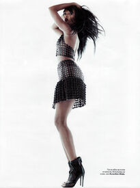 NaomiCampbellbyWillyVanderperreVogueRussia_02.jpg