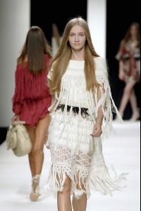 15487_celebrity_city_Trend_Les_Copains_Milian_Fashion_Show_66_123_520lo.jpg