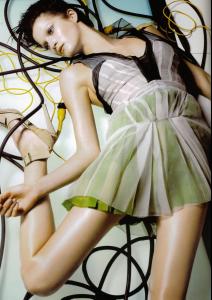 55786_Vogue_Esp_Mar07_MB_03_122_48lo.JPG