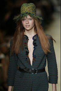 33229_prada_ss05_023_122_170lo.jpg
