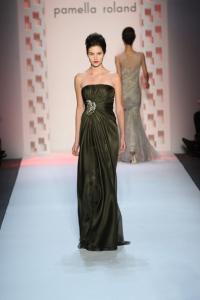 Pamella_Roland_Runway_Fall_2011_Mercedes_Benz_9d4DJD4XSEHl.jpg