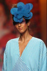 80948_AGATHA_DE_LA_PRADA_NYC_Spring_2005_00028_122_356lo.jpg