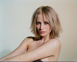 kinopoisk.ru_Sienna_Guillory_1021097.jpg