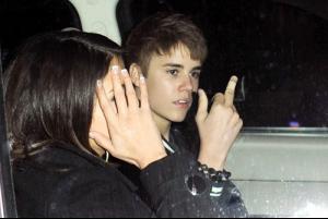 justin-bieber-selena-gomez-birthday-party-03022011-14_large.jpg