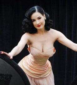 dita-von-teese-wonderbra_large.jpg