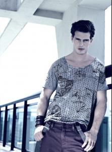 Diego_Miguel_for_Colcci_Mag_MALEMODELSCENE_net_01.jpg