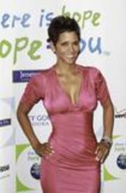 th_HalleBerry_fr_00_17_.jpg