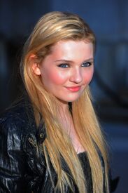 Tikipeter_Abigail_Breslin_Vanity_Fair_Party_1_005.jpg