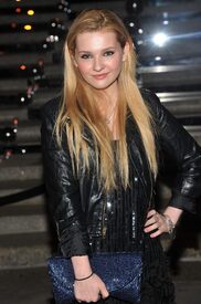 Tikipeter_Abigail_Breslin_Vanity_Fair_Party_1_008.jpg