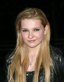 Tikipeter_Abigail_Breslin_Vanity_Fair_Party_1_014.jpg