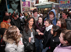 celeb-city.org-The_Elder-Adrienne_Bailon_2009-04-08_-_Departs_MTV_Studios_in_NY_0107.jpg