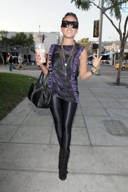 celebrity-paradise.com-The_Elder-Adrienne_Bailon_2009-11-06_-_visits_Millions_of_Milkshakes_in_LA_2640.jpg