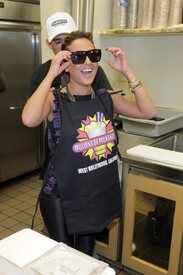 celebrity-paradise.com-The_Elder-Adrienne_Bailon_2009-11-06_-_visits_Millions_of_Milkshakes_in_LA_556.jpg