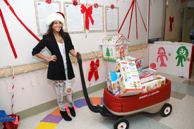 celebrity-paradise.com-The_Elder-Adrienne_Bailon_2009-12-23_-_Visits_Children_At_The_Beth_Israel_Medical_Center_246.jpg