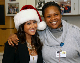 celebrity-paradise.com-The_Elder-Adrienne_Bailon_2009-12-23_-_Visits_Children_At_The_Beth_Israel_Medical_Center_4315.jpg